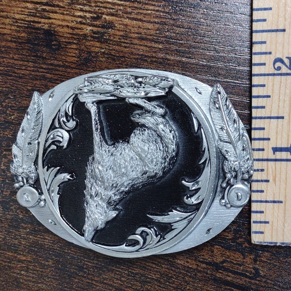 Siskiyou Buckle Co. Wolf Buckle - Picture 6 of 7